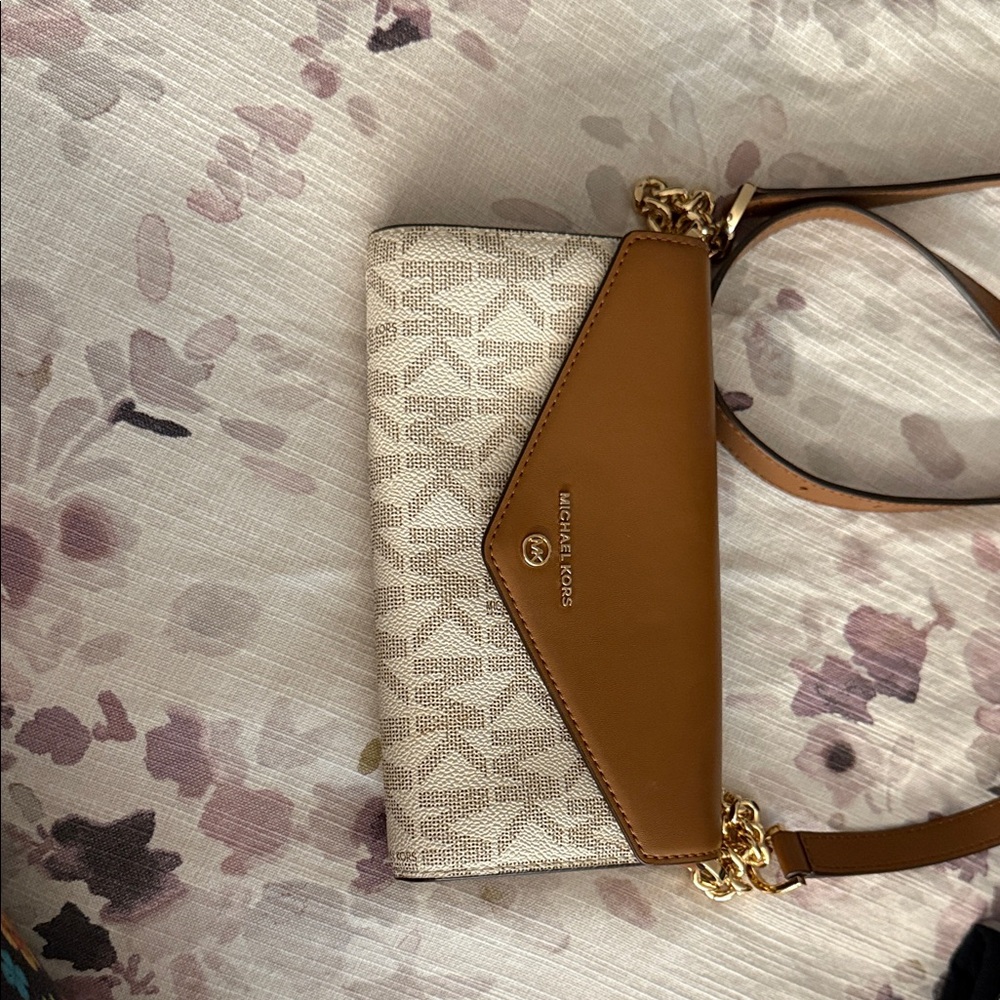Michael Kors Brown and Cream Wallet Bag - Picture 2 of 7